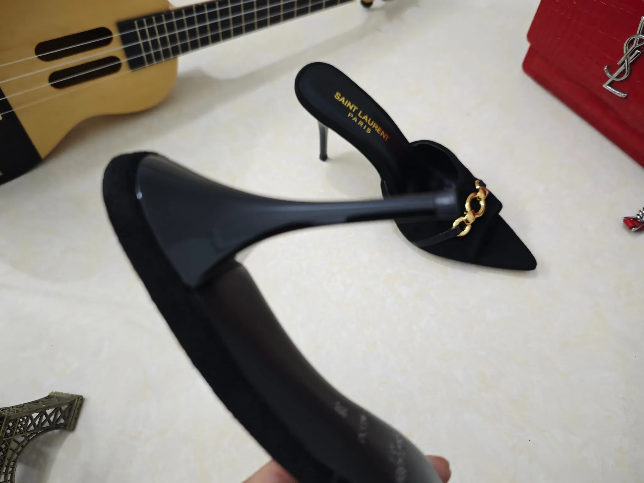 👟👟Ex-factory price 520👟👟【Saint Laurent】Yves Saint Laurent, stiletto heel YSL sandals💃2025 early spring counter synchronizes the latest styles, YSL, decoration👠 Classic and high-quality glamorous masterpieces, the hottest spring and summer series in the counter, with temperament, fashion, classic and attractive design style 😌The effect on the feet is particularly beautiful〰️, the materials are imported from Italy 🇮🇹Black sheep, lining, and foot pads; sheepskin, mid-heeled sandals, size 35-41 (34.41.42 must be customized, non-refundable) outsole; imported genuine leather outsole, with full counter packaging